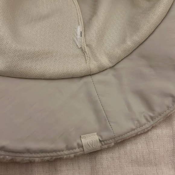 Lululemon winter hat - Picture 3 of 3